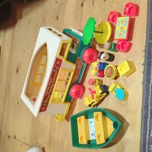 #21 Vintage 1974 Fisher Price Play Family Camper Little People Playset #994